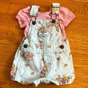 Baby girl clothes from 0-3 months.